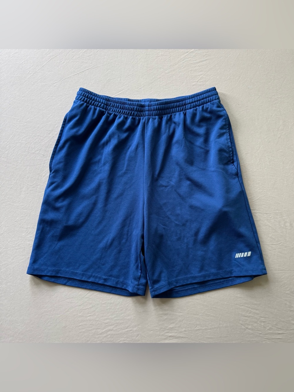 Amazon Essentials Performance Tech Loose-Fit Shorts - Picture 5 of 7